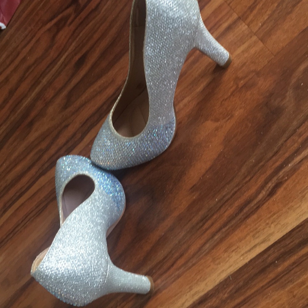 Heels - Picture 2 of 3